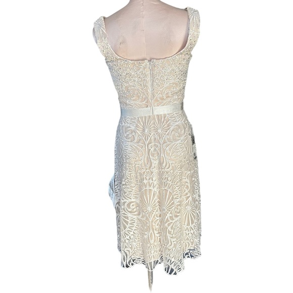 TADASHI SHOJI bridal ivory dress NWT size 4. Absolutely gorgeous. - Picture 3 of 16